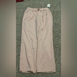 Coral dress capris in size 4 from a new day.